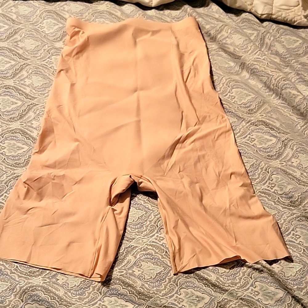 Spanx On-core high-waisted mid-thigh short
